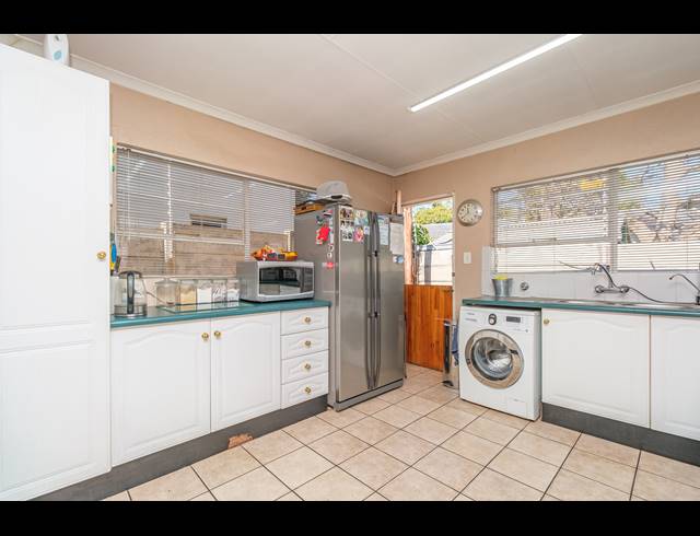 4 BEDROOM FREEHOLD FOR SALE IN WELTEVREDEN PARK